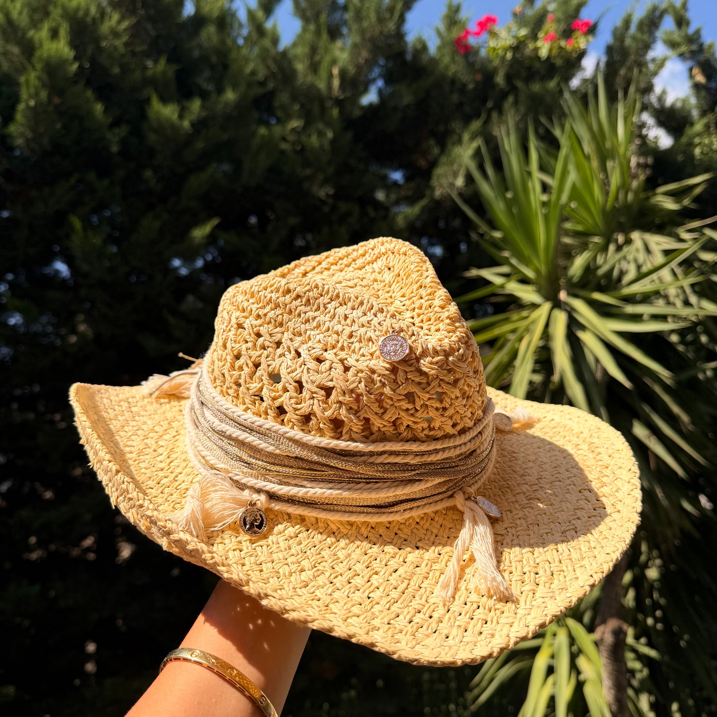 Mistral hat